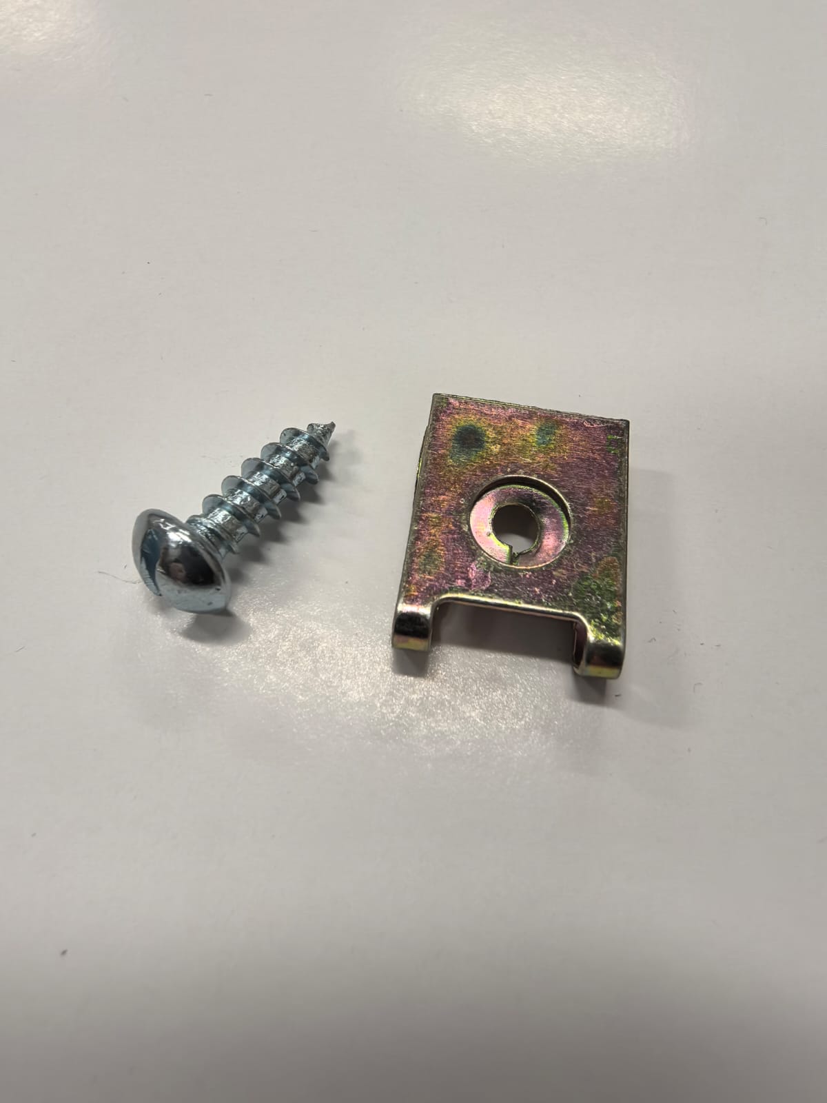 Саморезы автомобильные с закладной скобой М5, 100 шт